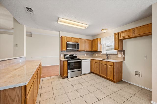 3321 Harbourtown Drive, Grand Prairie, TX 75052
