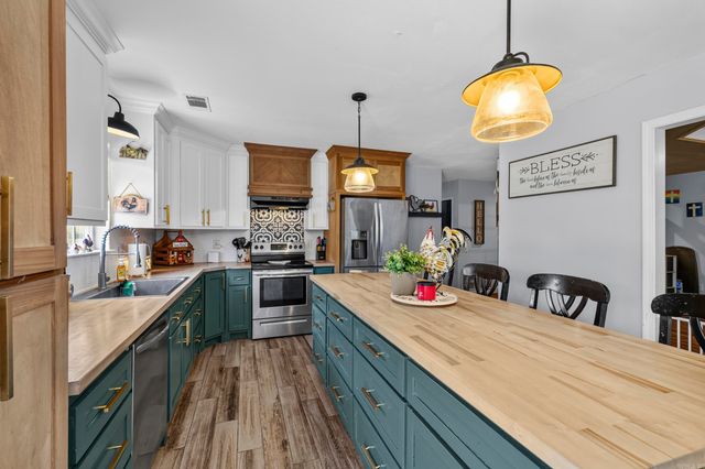 15 Clinton Court, Cabot, AR 72023
