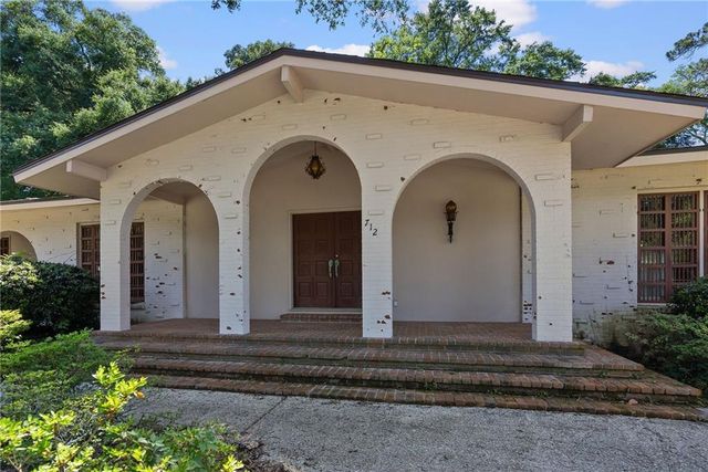 712 Westmoreland Drive W, Mobile, AL 36609
