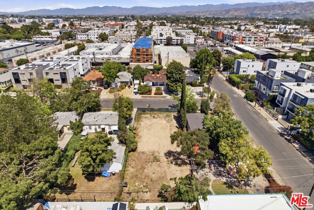 Image 4 of property listing at 10808 Hartsook Street, North Hollywood, CA 91601