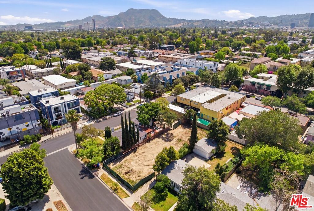 Image 7 of property listing at 10808 Hartsook Street, North Hollywood, CA 91601