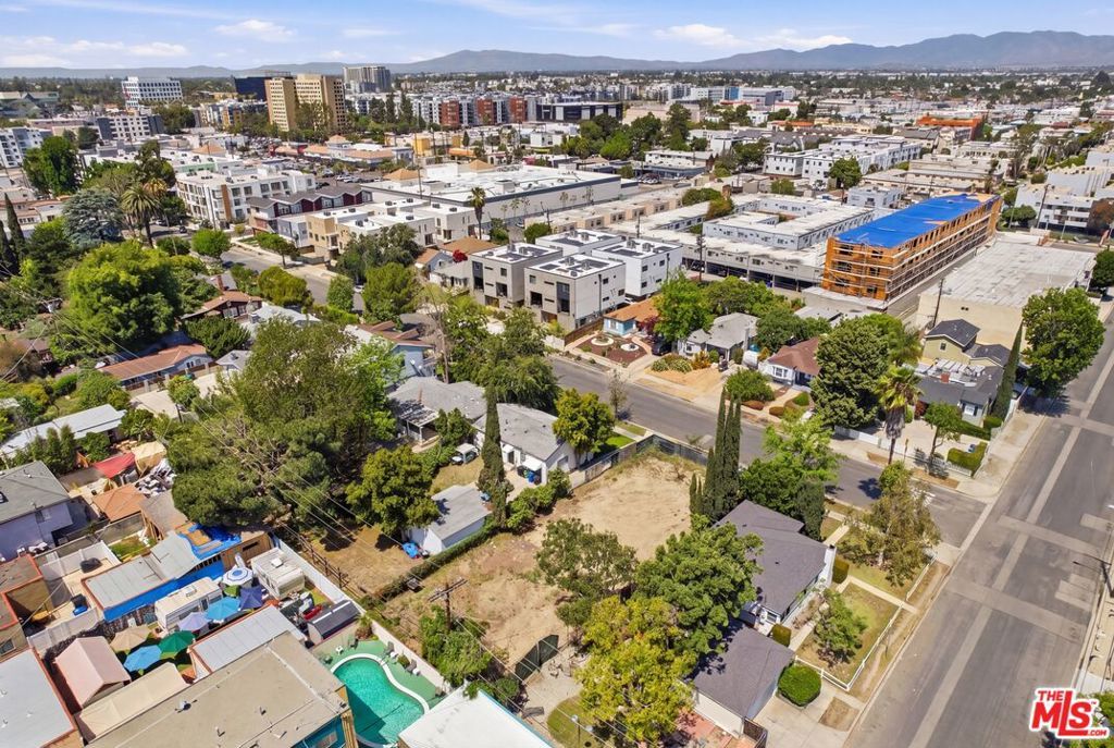 Image 8 of property listing at 10808 Hartsook Street, North Hollywood, CA 91601