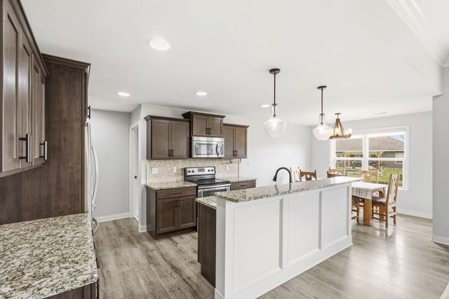 812 RUTLAND DR, Columbia, MO 65203