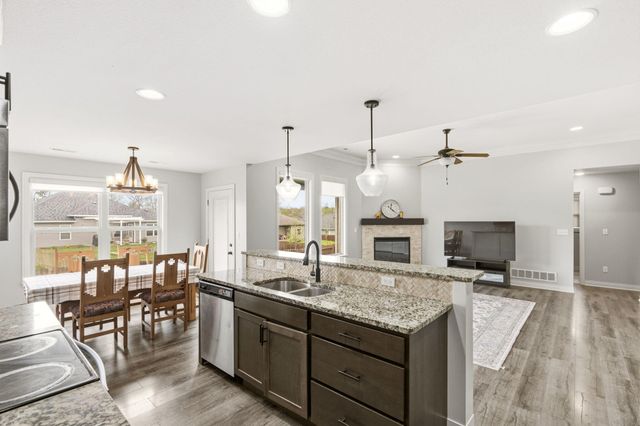 812 RUTLAND DR, Columbia, MO 65203