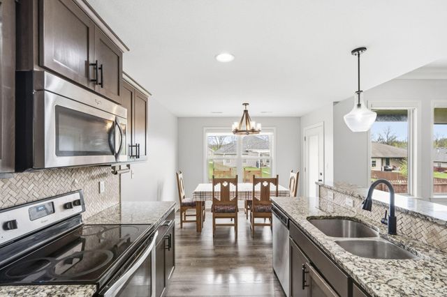 812 RUTLAND DR, Columbia, MO 65203