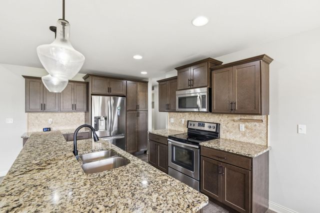 812 RUTLAND DR, Columbia, MO 65203