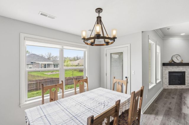 812 RUTLAND DR, Columbia, MO 65203