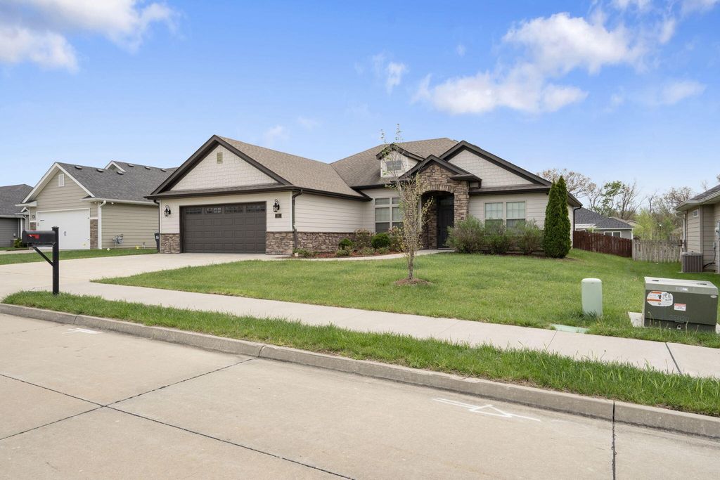 812 RUTLAND DR, Columbia, MO 65203