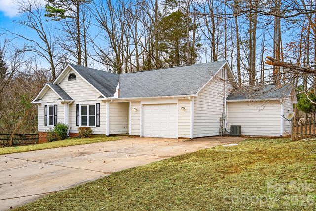 7026 Streamside Drive, Charlotte, NC 28212