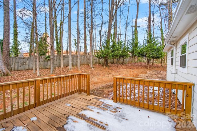 7026 Streamside Drive, Charlotte, NC 28212