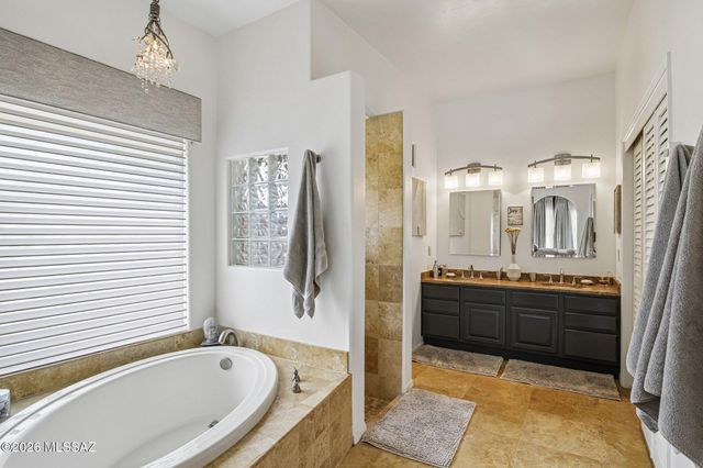 7648 N Quail Ridge Drive, Tucson, AZ 85743