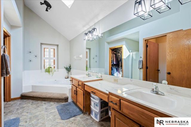 2107 Leigh Street, Papillion, NE 68133