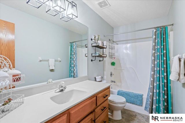 2107 Leigh Street, Papillion, NE 68133