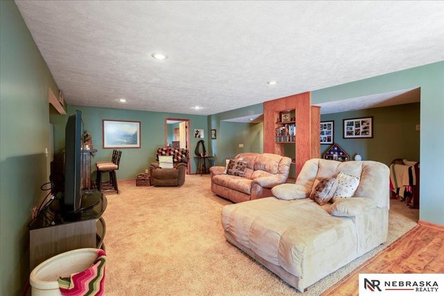 2107 Leigh Street, Papillion, NE 68133