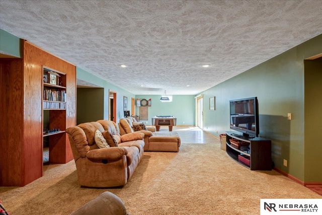 2107 Leigh Street, Papillion, NE 68133