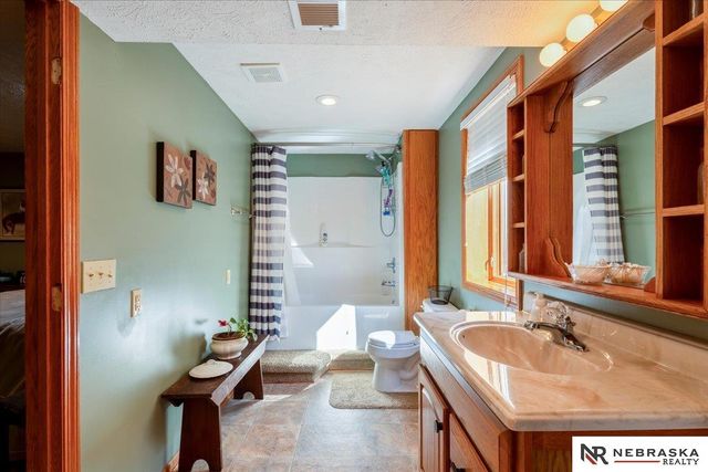 2107 Leigh Street, Papillion, NE 68133