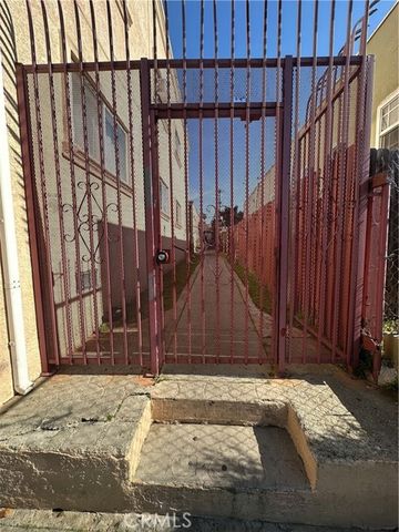 1640 Locust, Long Beach, CA 90813