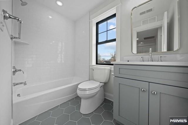 147 Central Avenue 13, Old Tappan, NJ 07675