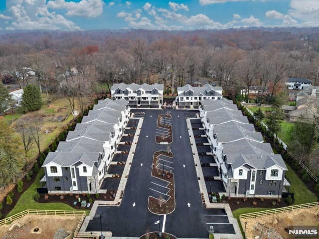 147 Central Avenue 13, Old Tappan, NJ 07675