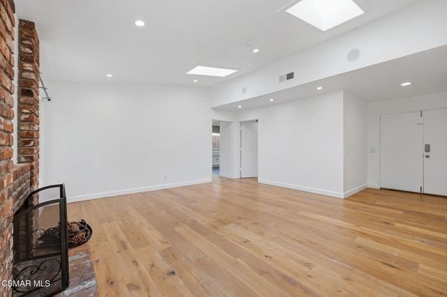 5844 Conifer Street, Oak Park, CA 91377