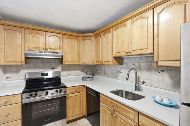 48 Great Rd 18, Acton, MA 01720