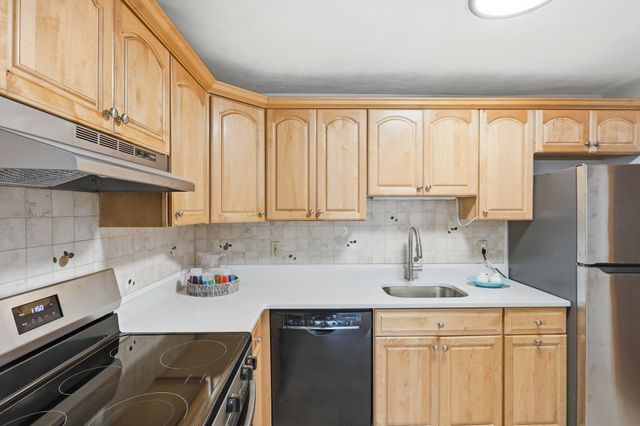 48 Great Rd 18, Acton, MA 01720