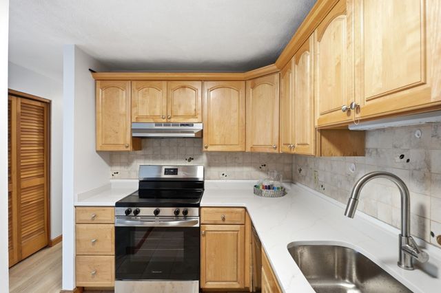 48 Great Rd 18, Acton, MA 01720