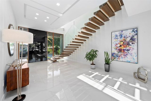 2631 NE 48th Court, Lighthouse Point, FL 33064