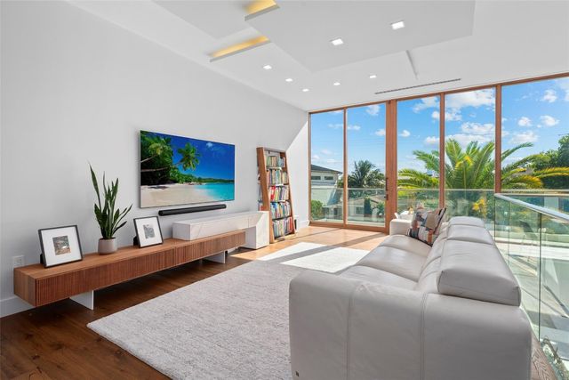 2631 NE 48th Court, Lighthouse Point, FL 33064