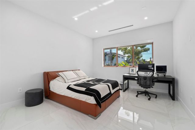 2631 NE 48th Court, Lighthouse Point, FL 33064