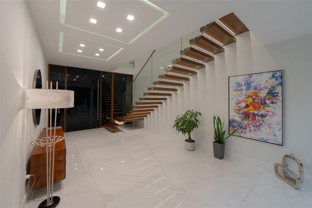 2631 NE 48th Court, Lighthouse Point, FL 33064