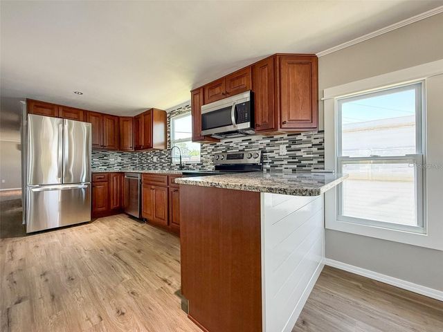 5141 OAKLAND HILLS AVENUE, Sarasota, FL 34234