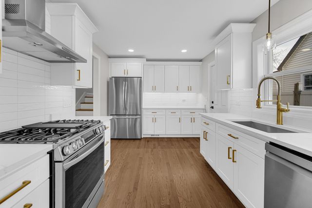 5945 Cleveland Street, Morton Grove, IL 60053