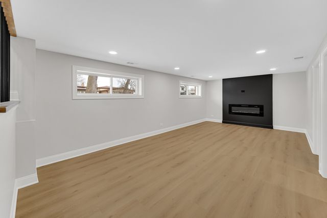 5945 Cleveland Street, Morton Grove, IL 60053