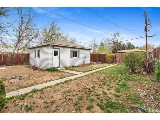 2208 Hanover St, Aurora, CO 80010