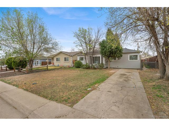 2208 Hanover St, Aurora, CO 80010