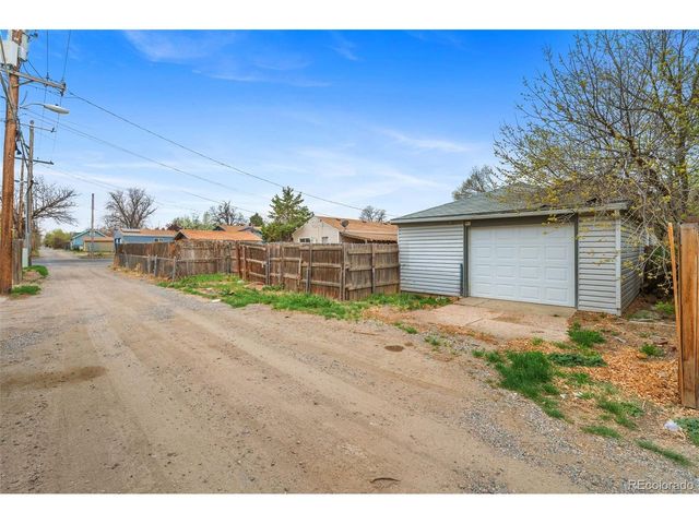 2208 Hanover St, Aurora, CO 80010