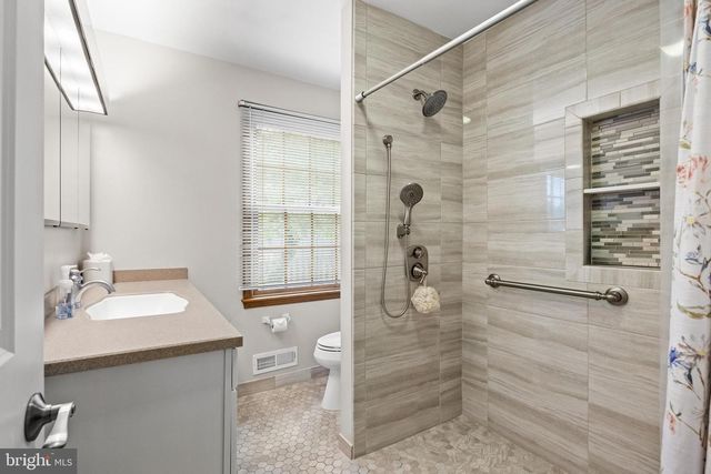 148 WESTOVER DR, Cherry Hill, NJ 08034