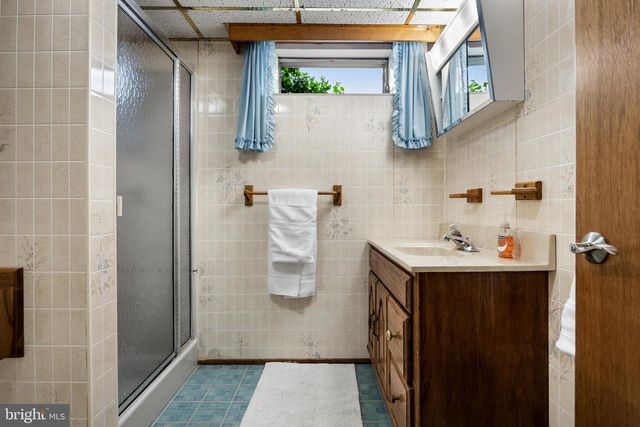 148 WESTOVER DR, Cherry Hill, NJ 08034