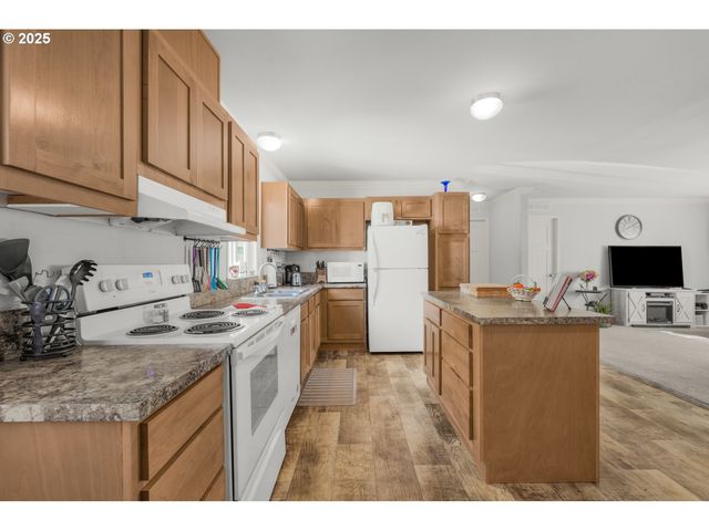 10701 Se HIGHWAY 212 M3, Clackamas, OR 97015