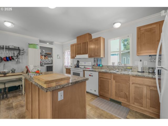 10701 Se HIGHWAY 212 M3, Clackamas, OR 97015