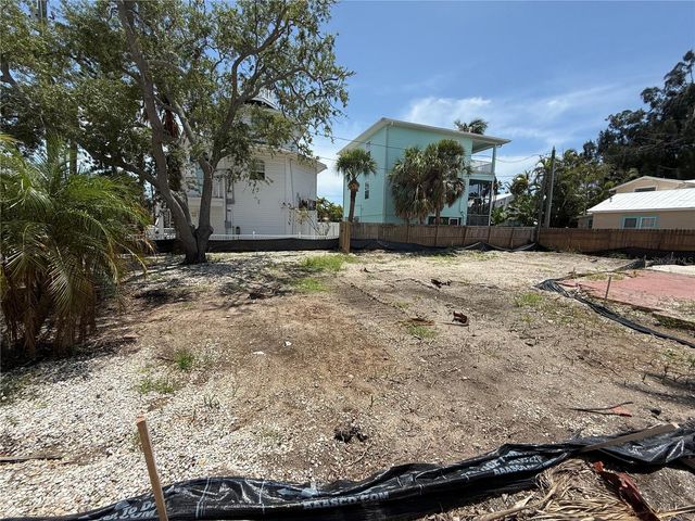 8586 E BAY DRIVE, Treasure Island, FL 33706