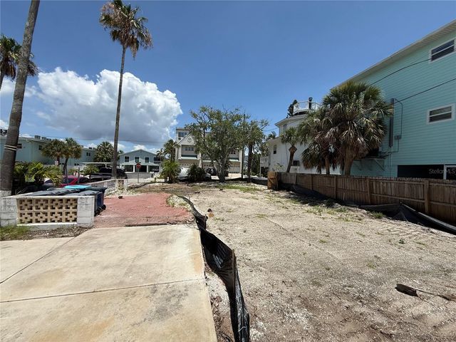 8586 E BAY DRIVE, Treasure Island, FL 33706