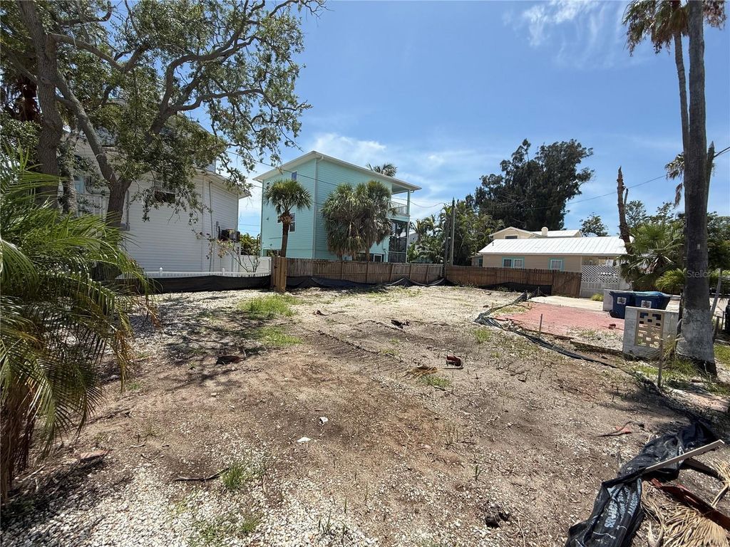 8586 E BAY DRIVE, Treasure Island, FL 33706
