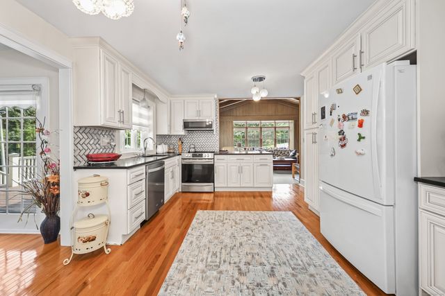 11 Ariel Road, Woodbridge, CT 06525