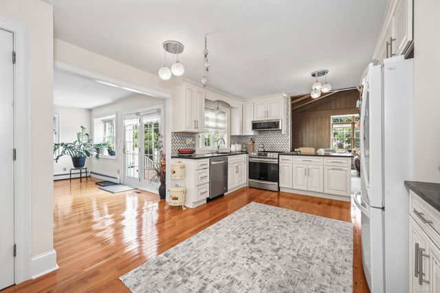 11 Ariel Road, Woodbridge, CT 06525