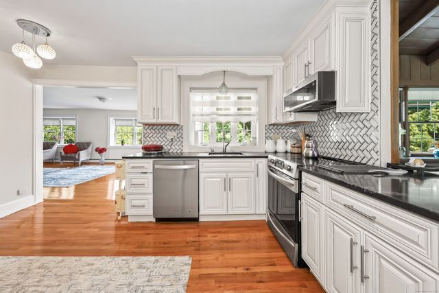11 Ariel Road, Woodbridge, CT 06525