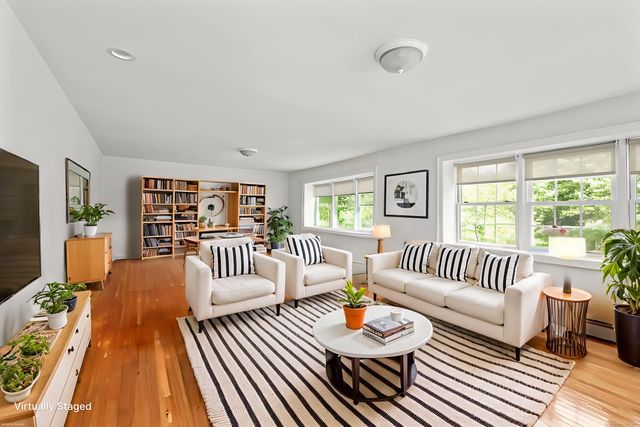 11 Ariel Road, Woodbridge, CT 06525