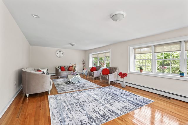 11 Ariel Road, Woodbridge, CT 06525