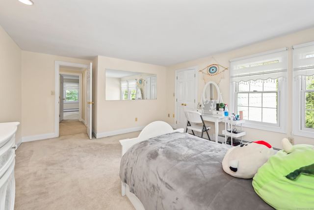 11 Ariel Road, Woodbridge, CT 06525